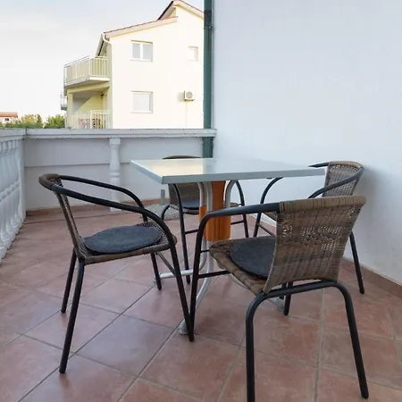 Apartamento In Privlaka Mit Terrasse Und Grill *