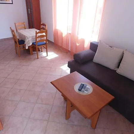 Apartamento In Privlaka Mit Terrasse Und Grill