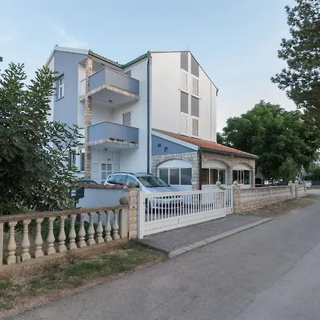 Apartamento In Privlaka Mit Terrasse Und Grill Privlaka (Zadar)