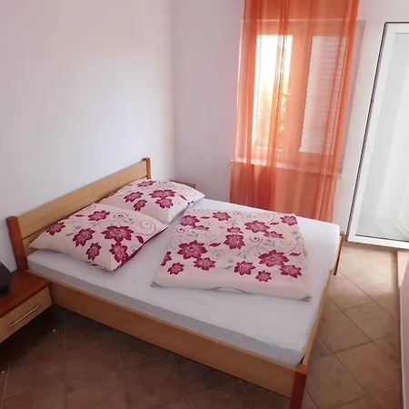 In Privlaka Mit Terrasse Und Grill Apartamento
