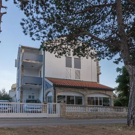 Apartamento In Privlaka Mit Terrasse Und Grill Privlaka (Zadar)